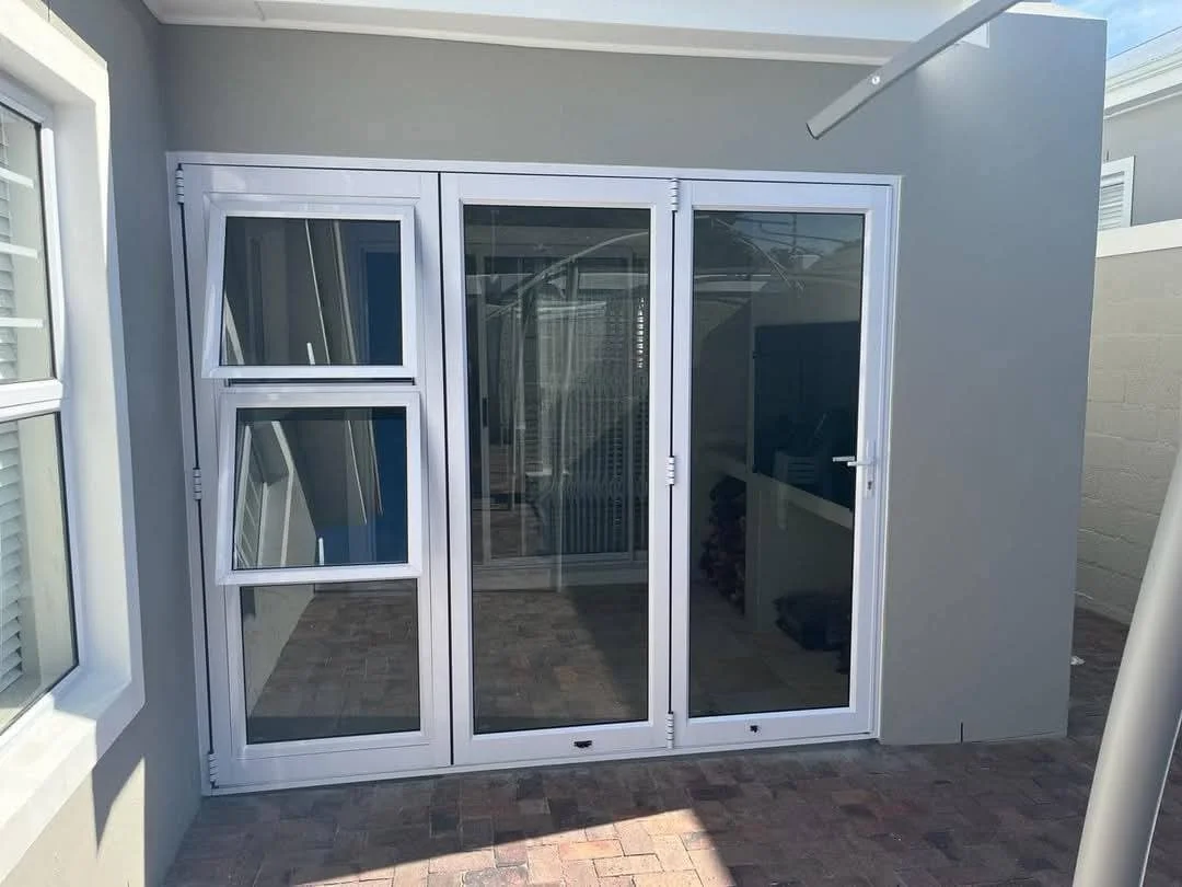 Aluminium and glass installation